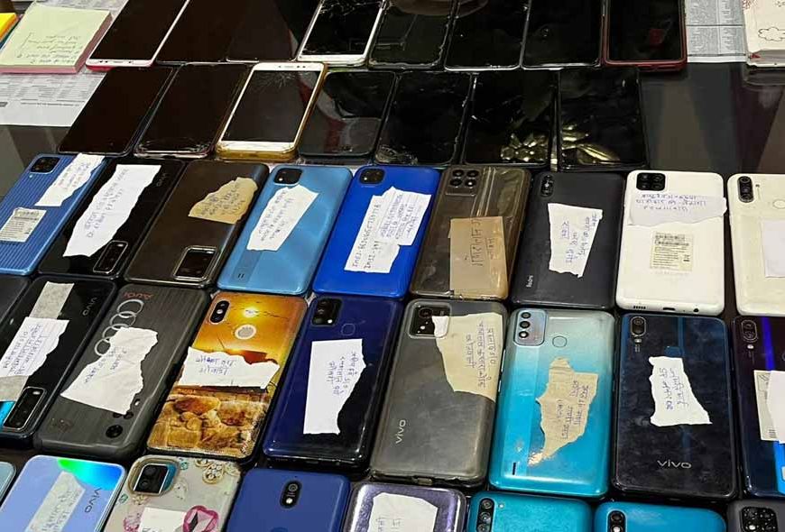 Punjab News: गुरदासपुर पुलिस ने बरामद किए 120 खोए मोबाइल, असली मालिकों को लौटाए
