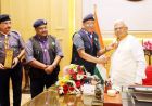 राज्यपाल पटेल ने स्काउट्स एवं गाइड स्कार्फ धारण किया