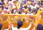 चंडीगढ़ में AAP नेताओं-कार्यकर्ताओं की पुलिस से झड़प, वॉटर कैनन चलाकर किया तितर-बितर