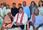 रायपुर: तीन बहनों ने एक साथ पास की नीट परीक्षा, उप मुख्यमंत्री विजय शर्मा ने घर पहुंचकर दी बधाई