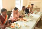 सिंगरौली में स्वतंत्रता दिवस पर बच्चों संग बैठीं राज्यमंत्री राधा सिंह, विशेष मध्यान्ह भोज का आयोजन