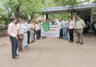 विश्व मच्छर दिवस पर सीएमएचओ ने रैली को हरी झंडी दिखाकर किया रवाना।