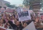 भोपाल में सीलिंग कार्रवाई से भड़के व्यापारी, बैनर-पोस्टर लेकर सड़क पर उतरे