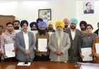 पंजाब के मंत्री गुरमीत खुड्डियां ने चार युवाओं को सौंपे सरकारी नौकरी के नियुक्ति पत्र