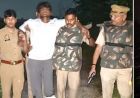देवरिया में पुलिस-बदमाश मुठभेड़, पैर में लगी गोली; 12 मुकदमों वाला आरोपी गिरफ्तार