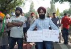 पंजाबी यूनिवर्सिटी में फीस बढ़ोतरी के खिलाफ छात्रों का धरना जारी, लिखित आदेश पर अड़े