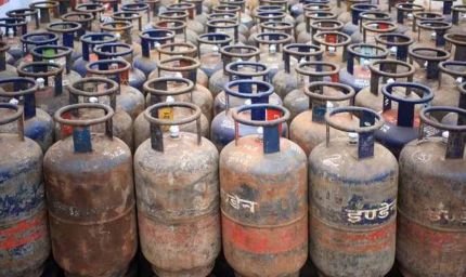 LPG Cylinder Price Cut: एलपीजी सिलेंडर ₹200 सस्ता, दिल्ली से कोलकाता तक बदले नए रेट