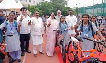 दिल्ली में 1.40 लाख छात्राओं को मिलेंगी मुफ्त साइकिल, विद्या वाहिनी योजना शुरू