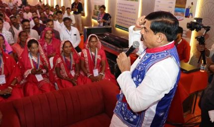 सीएम डॉ. यादव ने कृषि सखियों से किया संवाद, किसान महिलाओं ने बताया कैसे बढ़ी उनकी आय