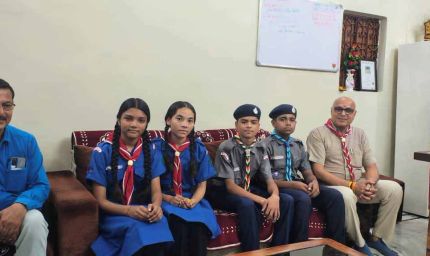 विश्व स्कार्फ दिवस पर सांसद, कलेक्टर सहित जनप्रतिनिधियों एवं अधिकारियों को पहनाया गया स्काउट स्कार्फ