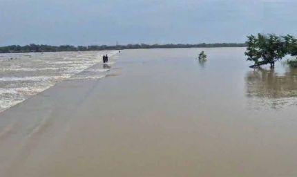 CG: धमतरी में एनीकट में बहे मछुआरे का शव बरामद, मासूम समेत 2 की तलाश जारी