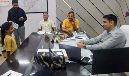 मासूम आश्वी की गुहार पर जागा प्रशासन, डीएम ने दिया समाधान का भरोसा