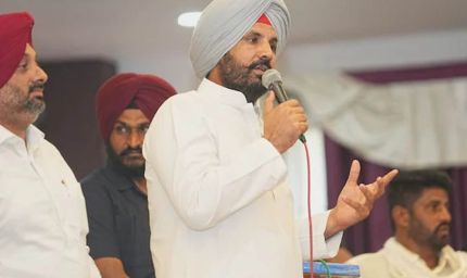 राजा वडिंग की रैली में हंगामा, चन्नी समर्थक को मंच पर बुलाकर कराया फोन; फिर हुआ हाई-वोल्टेज ड्रामा
