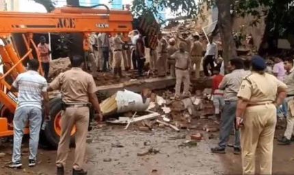 चंडीगढ़ में जर्जर इमारत ढही, मलबे में दबकर दो कारोबारियों की दर्दनाक मौत