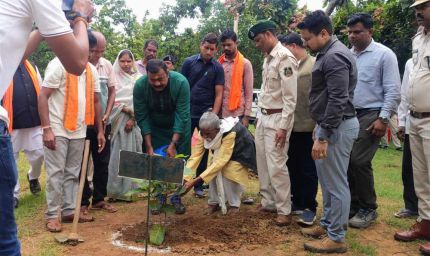 एक पेड़ माँ के नाम अभियान से बदली उजड़ी वन भूमि की तस्वीर
