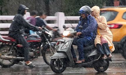भयंकर बारिश का अलर्ट! UP समेत 8 राज्यों में IMD की चेतावनी, तेज हवाओं के साथ होगी मूसलाधार बारिश