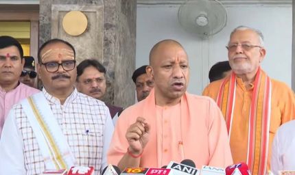 यूपी विधानसभा सत्र हंगामे की भेंट, सीएम योगी बोले- विपक्ष का आचरण शर्मनाक