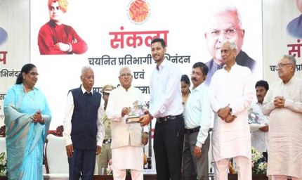 चयनित अधिकारी पद का नहीं, अपने संस्कारों का परिचय दें : राज्यपाल  पटेल