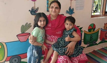 ममता, समर्पण और संकल्प की मिसाल बनीं आंगनवाड़ी कार्यकर्ता शर्मिला ठाकुर