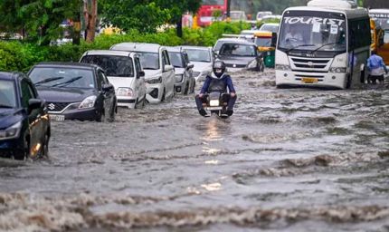 गुरुग्राम में भारी बारिश से हालात बिगड़े, जलभराव के बीच जारी हुई वर्क फ्रॉम होम एडवाइजरी
