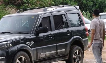 चरखी दादरी में थाना के सामने स्कॉर्पियो पर ताबड़तोड़ फायरिंग, सात लोग गंभीर घायल