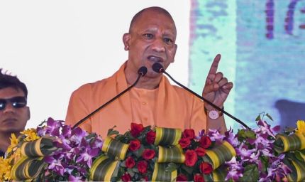 बबुआ 12 बजे तक सोते, 5 बजे जिम जाते थे', CM योगी का विपक्ष पर तीखा तंज