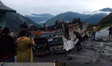 हिमाचल के चंबा में दर्दनाक हादसा, पहाड़ी से सड़क पर गिरी बस; 7 लोगों की मौत, कई घायल