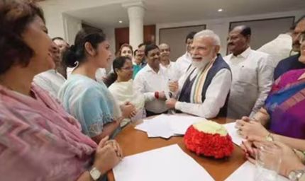 शेर की दहाड़ है प्यारे... Sayani Ghosh ने PM Modi के साथ शेयर की तस्वीर, जानिए कैप्शन में क्या लिखा