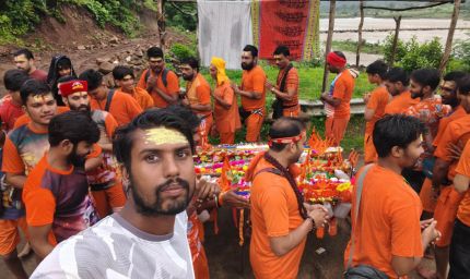 ग्राम निगहरी से निकली कांवड़ यात्रा, नर्मदा तट मालपुर से जल लेकर कासिया धाम में करेंगे भोलेनाथ का जलाभिषेक