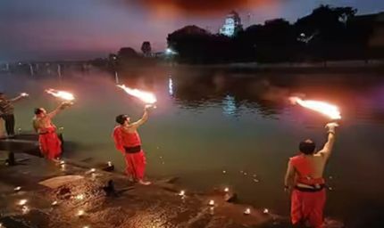 उज्जैन के रामघाट पर शिप्रा आरती को लेकर बवाल: पुरोहितों को हटाया गया, महाकाल समिति के बटुकों ने संभाली कमान