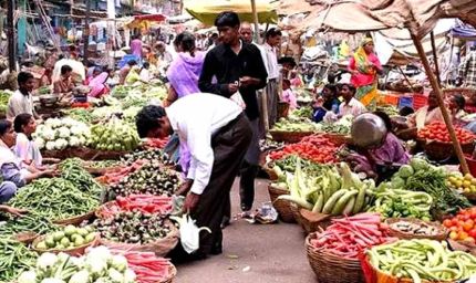 बकाया मंडी राशि नहीं चुकाने वाले सब्जी व्यापारियों पर कार्रवाई, दुकानें की गईं सील