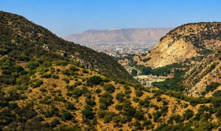 उदयपुर की अरावली पर अवैध निर्माण का खुलासा, 160 में 144 निजी प्रोजेक्ट