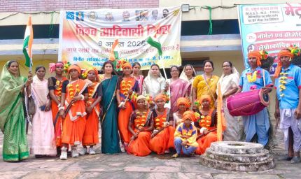 विश्व आदिवासी दिवस पर मनेन्द्रगढ़ में दिखी एकता की ताकत, सर्व आदिवासी समाज ने निकाली भव्य रैली