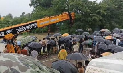 राजगढ़ में उफनते नाले में बही कार, 6 लोगों के शव मिले; 2 अब भी लापता, 3 को बचाया गया