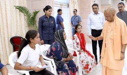 घबराइए मत, कराएंगे हर समस्या का समाधान: सीएम योगी
