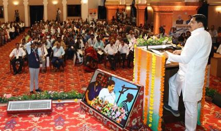 कुटीर एवं ग्रामोद्योग उत्पादों की ग्लोबल मार्केटिंग के करेंगे समस्त प्रयास : मुख्यमंत्री डॉ. यादव