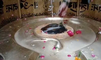 हर हर महादेव से गूंजे शिवालय, सावन के सोमवार पर आस्था का समुद्र