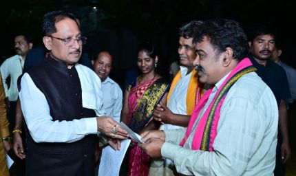 रायपुर : बगिया में मुख्यमंत्री विष्णु देव साय ने सुनी आम लोगों की आवाज, समस्याओं के निराकरण के दिए सख्त निर्देश