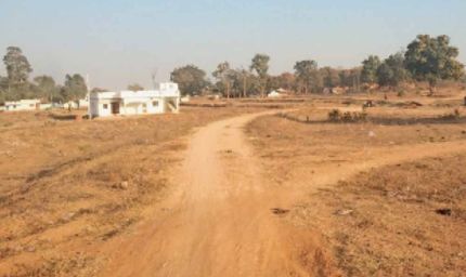 CG में खेतों को काटकर भू-माफिया कर रहे प्लॉटिंग, किसानों की सैकड़ों एकड़ फसल बर्बाद