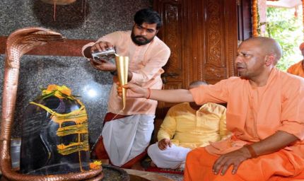 रुद्राभिषेक कर सीएम योगी ने की लोक मंगल की कामना