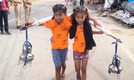 कंधों पर कांवड़, दिल में मम्मी-पापा की लंबी उम्र की चाह