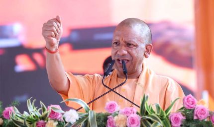 मुख्यमंत्री ने विभिन्न योजनाओं के लाभार्थियों को किया सम्मानित