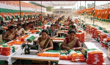 आजादी के रंग से संवर रही 30 हजार महिलाओं की जिंदगी, हर घर के लिए बना रहीं तिरंगा
