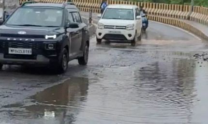 भोपाल में 3 दिन की बारिश ने खोली सड़कों की पोल! अटल पथ और लिंक रोड-2 खस्ताहाल, 527 लोगों का रेस्क्यू