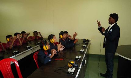 दंतेवाड़ा में एक अनोखा स्कूल ‘सक्षम’, जो दिव्यांग बच्चों को शिक्षा और खेल-कूद के माध्यम से आत्मनिर्भर बना रहा है