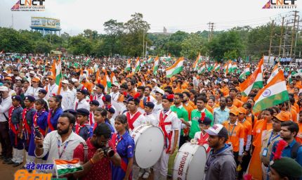 एलएनसीटी ग्रुप ने निकाली भव्य 'वंदे भारत तिरंगा यात्रा', 7,000 से अधिक विद्यार्थियों ने देशभक्ति के रंगों से भोपाल को सराबोर किया