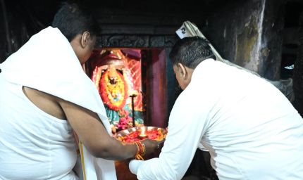 तिरंगा यात्रा के दूसरे दिवस माँ दंतेश्वरी की पूजा-अर्चना कर उप मुख्यमंत्री एवं वन मंत्री ने किया यात्रा का शुभारंभ