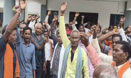 CG में आवारा मवेशियों से परेशान ग्रामीण कलेक्ट्रेट पहुंचे, नगर पालिका और SDM कार्यालय में सौंपा ज्ञापन