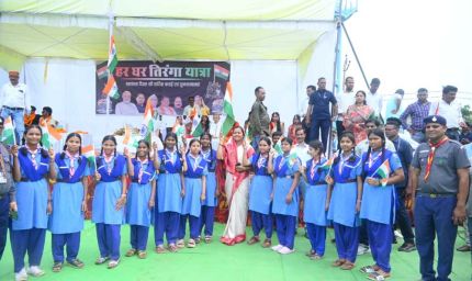 मंत्री  लक्ष्मी राजवाड़े के नेतृत्व में सूरजपुर जिले में निकलीं भव्य तिरंगा यात्राएं