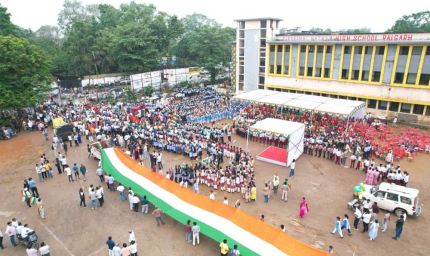 करीब 200 फीट लंबे तिरंगे के साथ उमड़ा जनसैलाब, वित्त मंत्री  ओ.पी. चौधरी हुए शामिल